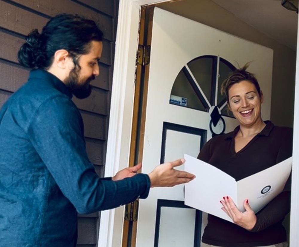 Mobile notary meeting a client at home
